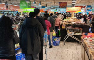 春節消費熱潮 上海超商生鮮銷售大增，食品供應充足