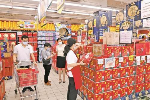應節食品迎銷量高峰 傳統月餅領跑市場，無糖新品異軍突起